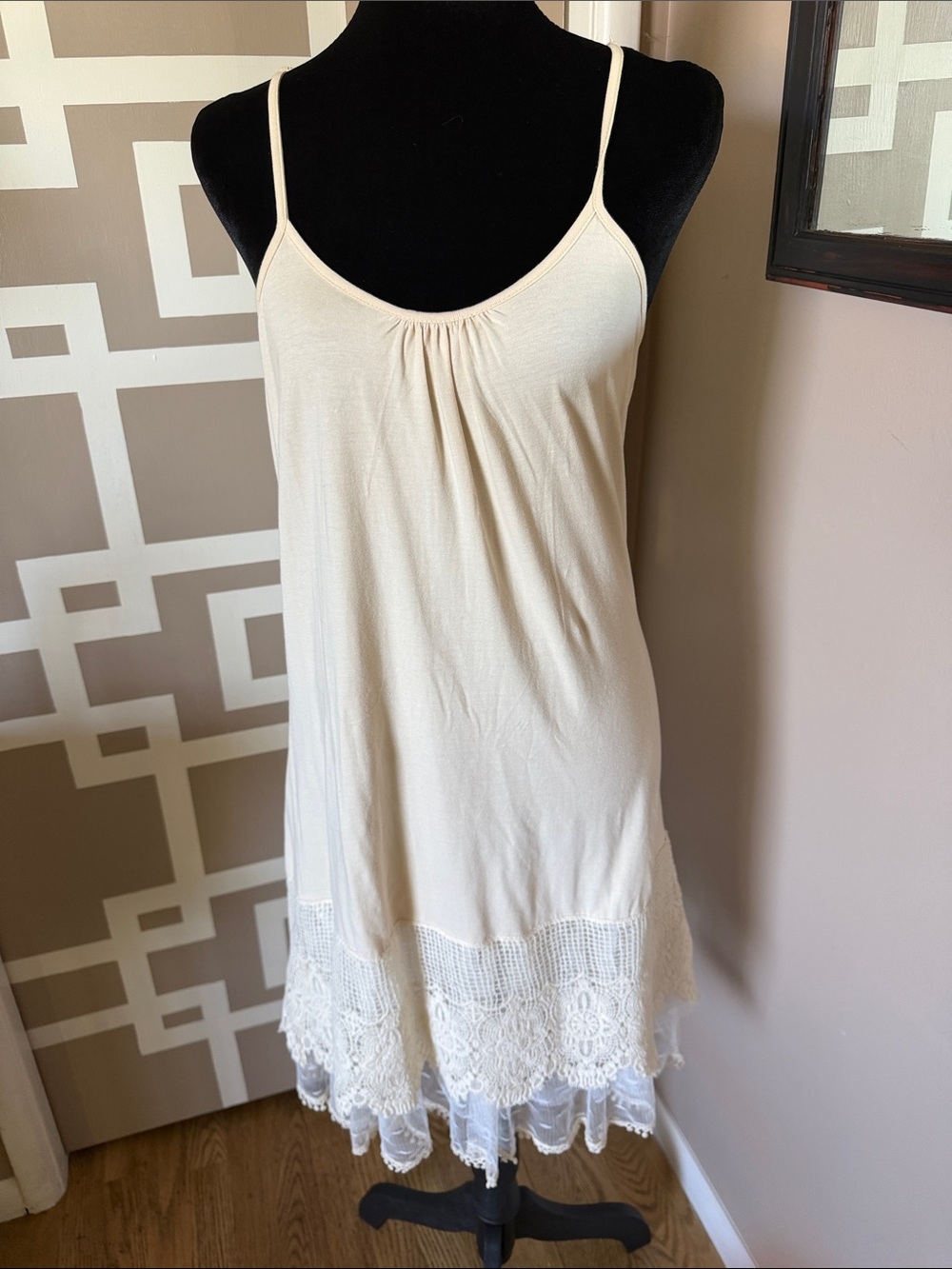 Winter Lennon Lace Hem Dress Extender Slip, NWOT in Off White/Cream Sz M